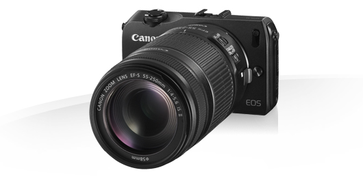 Canon EOS M s adaptérem a nasazeným EF-S objektuvim 55-250IS