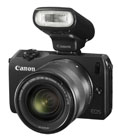 Canon EOS M s objektivem 18-55IS a bleskem (Klik zvětší)