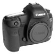 Přední detail Canonu EOS 5D Mark III (Kliknutí zvětší)