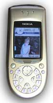 Nokia 3650 ve stříbrné barvě: poškozená barva tlačítka 1 je vymačkaná od intenzivních videoher… (Klikni pro zvětšení)