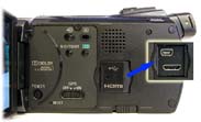 Sony HDR-CX550 v detailu těla pod LCD (Kliknutí zvětší)
