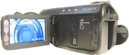 Sony HC3 s otevřeným LCD-panelem (Klikni pro zvětšení)