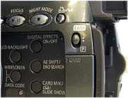 Detail ovládání a SD-slotu přístroje (Klikni pro zvětšení)