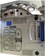 JVC D200: Konektory, ovládání a slot (Klikni pro zvětšení)