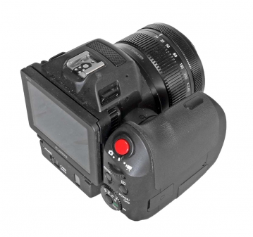 Videokamera CANON XC10: grip otočen o 90°