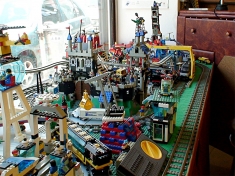 Detail stavebnice Lego před přestavbou prodejny
