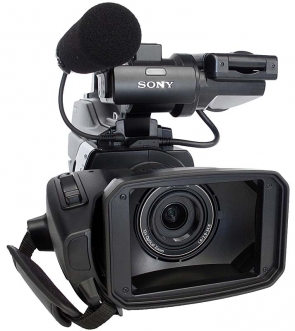 Videokamera Sony HXR-MC2000 v předním detailu