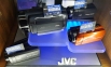 Naše vitrínka JVC s barevně se měnícími stojánky...