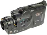 Canon E50 v přední perspektivě (Kliknutí zvětší)