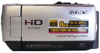 Sony HDR-CX105 v bočním pohledu zleva (Klikni pro zvětšení)