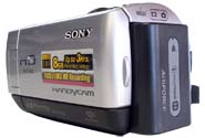 Zadní perspektiva Sony HDR-CX105 (Klikni pro zvětšení)