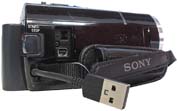 Kamera Sony PJ10: integrovaný USB-kabel (Kliknutí zvětší)