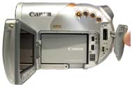 Zdířky a tlačítka videokamery Canon HR10 (Kliknutí zvětší)