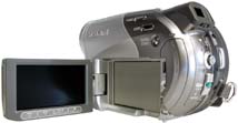 Canon DC50 s otevřeným LCD (Kliknutí zvětší)
