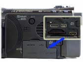 Panasonic HDC-SD700: detail přípojek (Kliknutí zvětší)