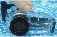 Canon HF200 v pouzdru pod vodou (Kliknutí zvětší)