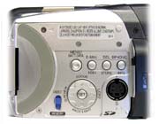 Tlačítka pod LCD-panelem DF470 (Klikni pro zvětšení)