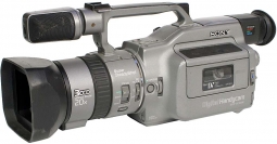 První digitální kamera Sony DCR-VX1000 z roku 1995