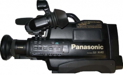 Plnoformátová videokamera VHS Panasonic NV-M40